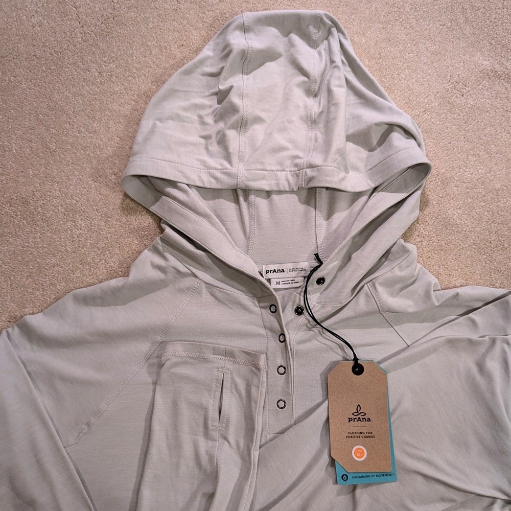 Prana Sol Searcher Hoodie Womens Medium Soft White UPF 50+ Sun Shirt NWT